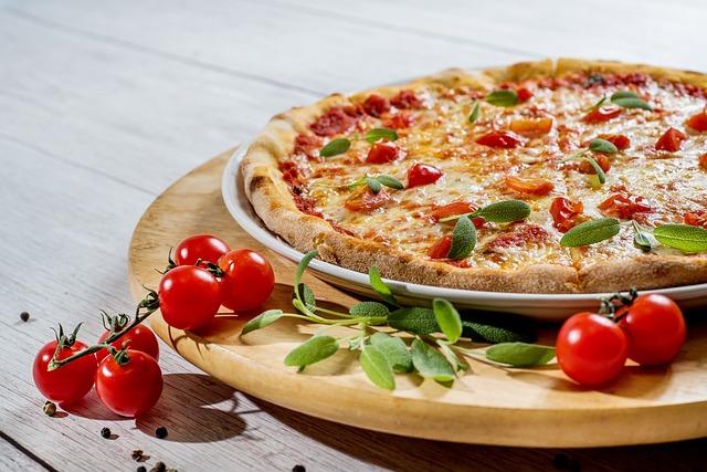 6. Pizzový stánek na vaší vlastní kuchyni: Nápady na zdobení a servírování pizzy