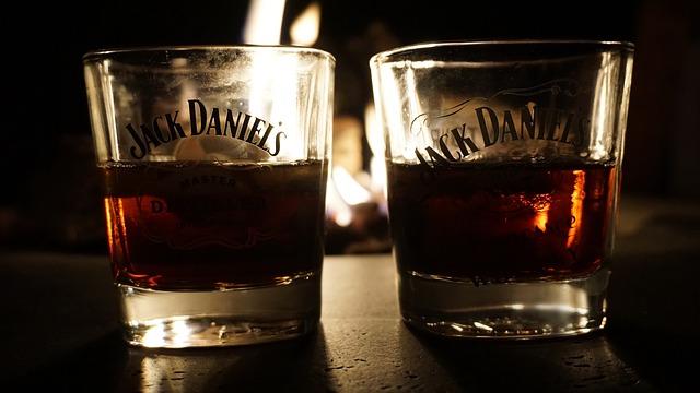 - Klíčové informace o lepcích v Jack Daniels: Proč by se o nich měli zákazníci starat
